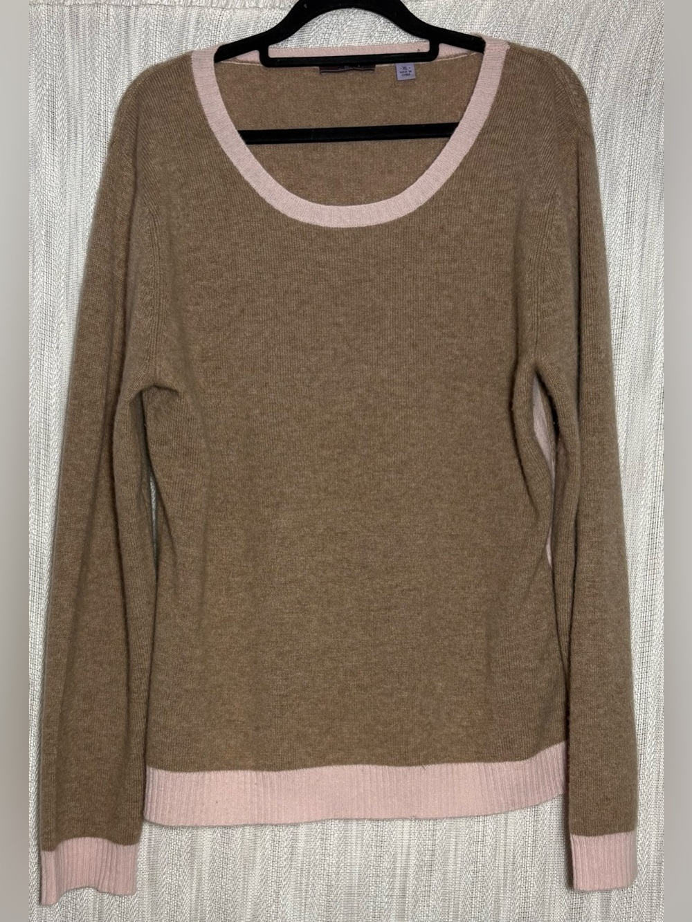 Cullen 100% cashmere Lightweight Brown Crewneck Sweater with Pink Trim